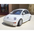 A 1999 HATCHBACK VOLKSWAGEN NEW BEETLE 2.0 SCALE 1:18 BY GATE HONG KONG