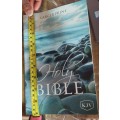 KJV, Holy Bible, Larger Print, Paperback, Comfort Print: Holy Bible, King James Version - Paperback
