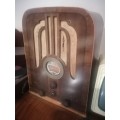 Philco radio 1930`s in working condition - do have some wear and tear
