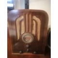 Philco radio 1930`s in working condition - do have some wear and tear
