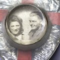 Very Unique WW1 British sweetheart badge with photo inside
