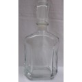 VINTAGE CLASSIC HEAVY GLASS DECANTER - STYLISH ADDITION TO YOUR COLLECTION