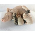 Piggin Pig Piggin In The Middle Collectable mother Pig and piglets