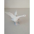 LLADRO Porcelain Matt Figurine Duck Flying Retired Goose Bird Flight A9292