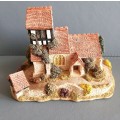 St. Marks Miniature by Lilliput Lane Handmade In Columbia United Kingdom #