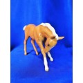 Beswick Large Foal Gloss Palomino Model Number 947 Head Down  #
