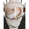 Large Chinese vase depicting gold Dragon