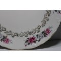 Rose Pattern with Gold Trim on a White Background Cake Stand Plate