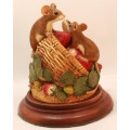 Vintage Country Collection of Kynsna `Mice on the Strawberry Basket` Design SM/94 Handcrafted Orname