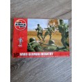 Airfix Vintage Classics WWII German Infantry Soldiers 1:72 Military Figures Plastic Model Kit A00705