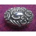 Beautiful antique hallmarked silver repousse pill/snuff box with gilded interior Birmingham1908
