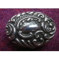 Beautiful antique hallmarked silver repousse pill/snuff box with gilded interior Birmingham1908