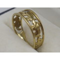 Gorgeous Vintage 9ct yellow gold ELEPHANT ring with little diamond. Size P  approx 2 grms