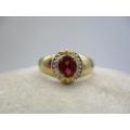 Beautiful 9ct Yellow Gold and Garnet ring. Size: P 2.9grms