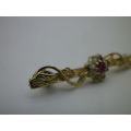 9ct Yellow Gold brooch, Ruby and Diamond Dainty Brooch. 1 gr. 3.5cm