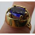 Vintage Designer 9 Carat Yellow GOLD and Natural SAPPHIRE RING by ZAYEM Size: L 3grms. EXQUISITE