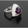Silver, Purple Trillion Cut Stone & Cubic Zirconia ring. Size N 6,9g