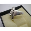 Sterling Silver LION Designer Vintage Ring with (probably) Cubic Zirconia eyes Size: L 7.3 grams