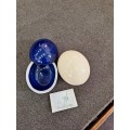 THE AFRICAN OSTRICH EGG IN BLUE HOLDER SHAPE LIKE A EGG