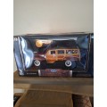 FORD 1948 WOODY FEATURING REAL WOOD PANEL/DIE CAST METAL/SCALE 1:18/ 24 GOLD PLATED COIN
