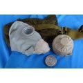 Original east german army NVA Gas Mask with Filter and Bag (12c/18)