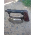 A VINTAGE PARAFIEN IRON,NOT TESTED,BUY AS IS
