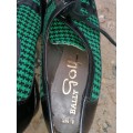 bally lady golf shoes barely used Size 6 and a half