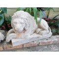 Lovely set of 2 vintage lion garden decor. Very heavy. Strictly self collection in Robertson western