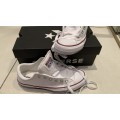 **January Sale : Absolute Bargain Gorgeous Converse Takkie just unpacked**