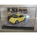 VW Beetle 1999  with 2 figures