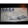 DRAGON WINGS 1:400 NASA SPACE SHUTTLE ORBITER AND BOEING 747-100 TRANSPORTER ITEM NO 55629-03