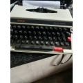 Vintage brother de lux typewriter