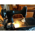 SINGER SEWING MACHINE (OLD LADY FROM 1949!!)