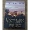 Voetstappe in die bos deur Riaan Swiegers(Kruger wildtuin staptogte)