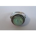 925 Vintage sterling silver ring with lovely opaque stone