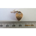 9ct gold lock, 2.6grams, 2cm in length, as per photo