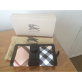 Burberry black-trimmed wallet - unused
