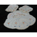 COTTON EMBROIDERED DOILIE SET WITH CROCHETED EDGE