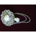 SILVER COLOURED BROOCH WITH FAUX PEARLS