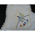 Lovely cotton vintage cotton set with had crocheted edge