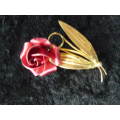 BROOCH ROSE GOLD TONED AND RED