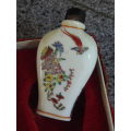 HAND PAINTED PORCELAIN SNUFF BOTTLE