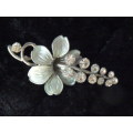 BROOCH WITH FLOWER SILVER TONED