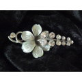 BROOCH WITH FLOWER SILVER TONED