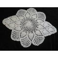 DOILIE VNTAGE HAND CROCHETED COTTON VERY PRETTY