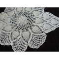 DOILIE VNTAGE HAND CROCHETED COTTON VERY PRETTY