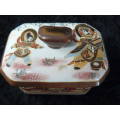 EARLY 20 TH CENTURY JAPANESE PORCELAIN HAND PAINTED TRINKET BOX VERY DETAILED AND NICE
