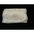 THE MOST STUNNING HAND EMBROIDERED VINTAGE COTTON ST SIZE TISSUE BOX COVER CREAM