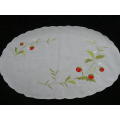 VINTAGE EMBRODERED TRAY CLOTH OR D0ILIE