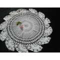 LOVELY CENTRE PICE DOILIE VINTAGE COTTON HAND CROCHETED